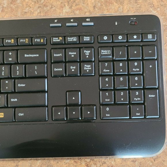 Logitech MK520 Wireless Keyboard And Mouse Combo With Manual - Picture 7 of 12